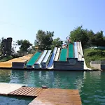 Campsite Confortable Avec Terrasse, Ideal Pour 6 Personnes - Api-1-52-1520